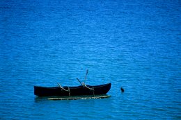 Blue;-Comoros-Archipelago;-France;-Indian-Ocean;-Kaleidos;-Kaleidos-images;-La-parole-à-limage;-Laurent-Abad;-Mayotte;-Minimalism;-Outrigger-canoe;-Sea;-Seascape;-Stories-Pictures